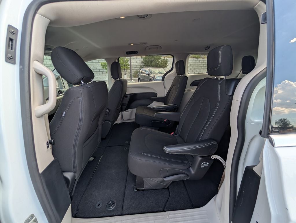 2024 Chrysler Voyager LX