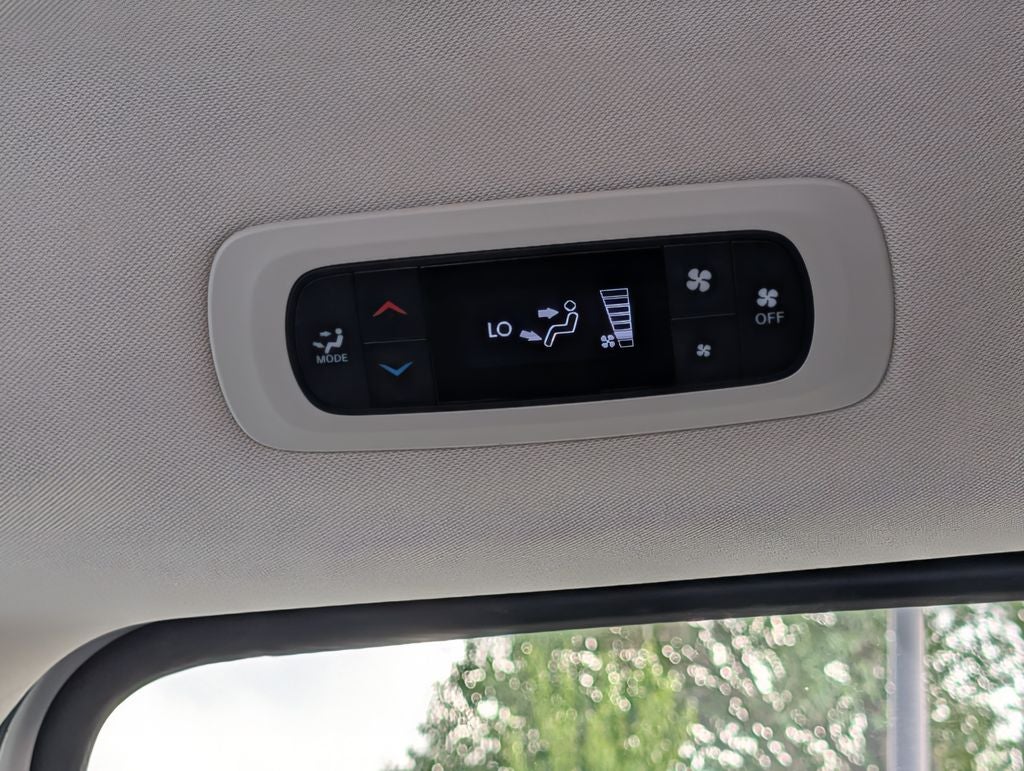 2024 Chrysler Voyager LX
