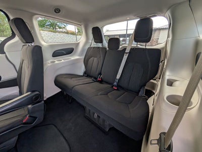 2024 Chrysler Voyager LX