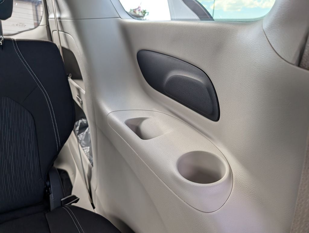 2024 Chrysler Voyager LX