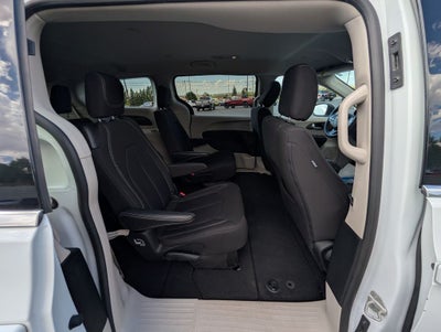 2024 Chrysler Voyager LX