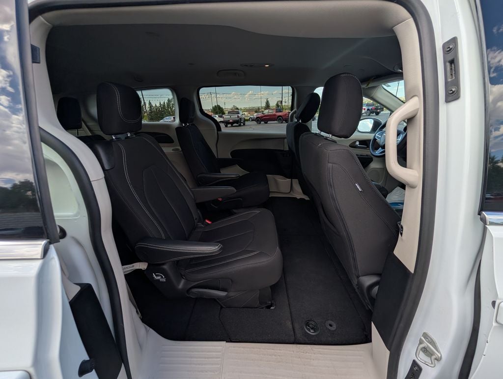 2024 Chrysler Voyager LX