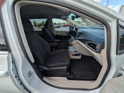 2024 Chrysler Voyager LX