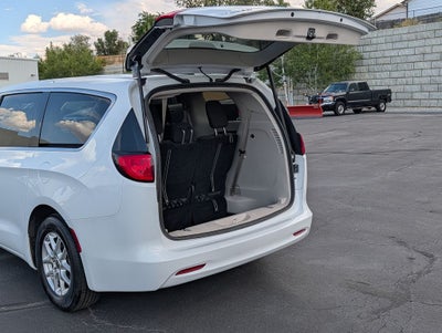 2024 Chrysler Voyager LX