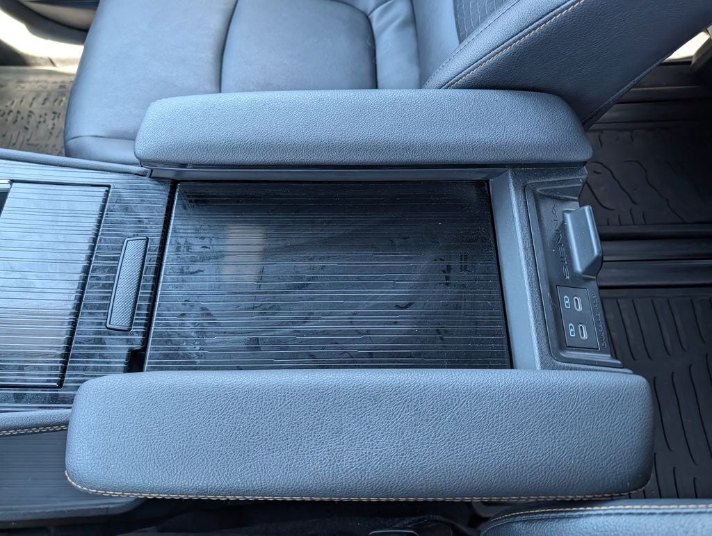 2025 Toyota Sienna Woodland Edition