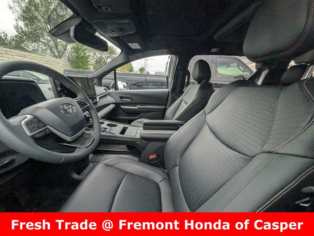 2025 Toyota Sienna Woodland Edition