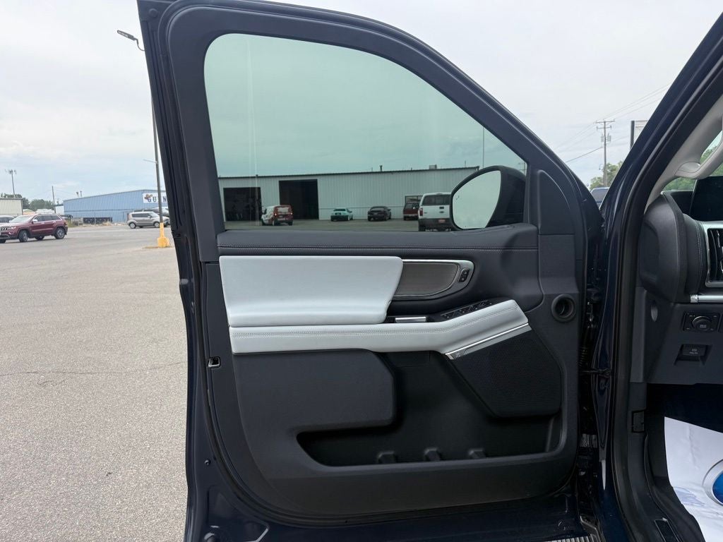 2027 Ford Expedition Max Platinum 30th Anniversary Pkg