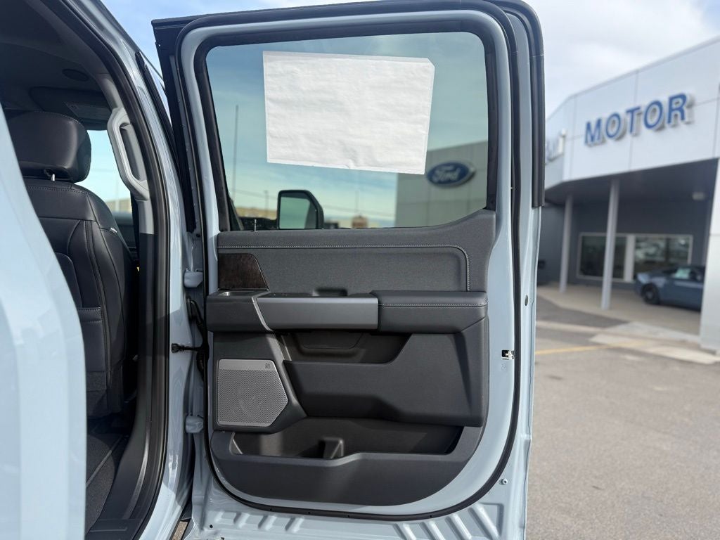 2026 Ford F-350SD Lariat Black Appearance Pkg