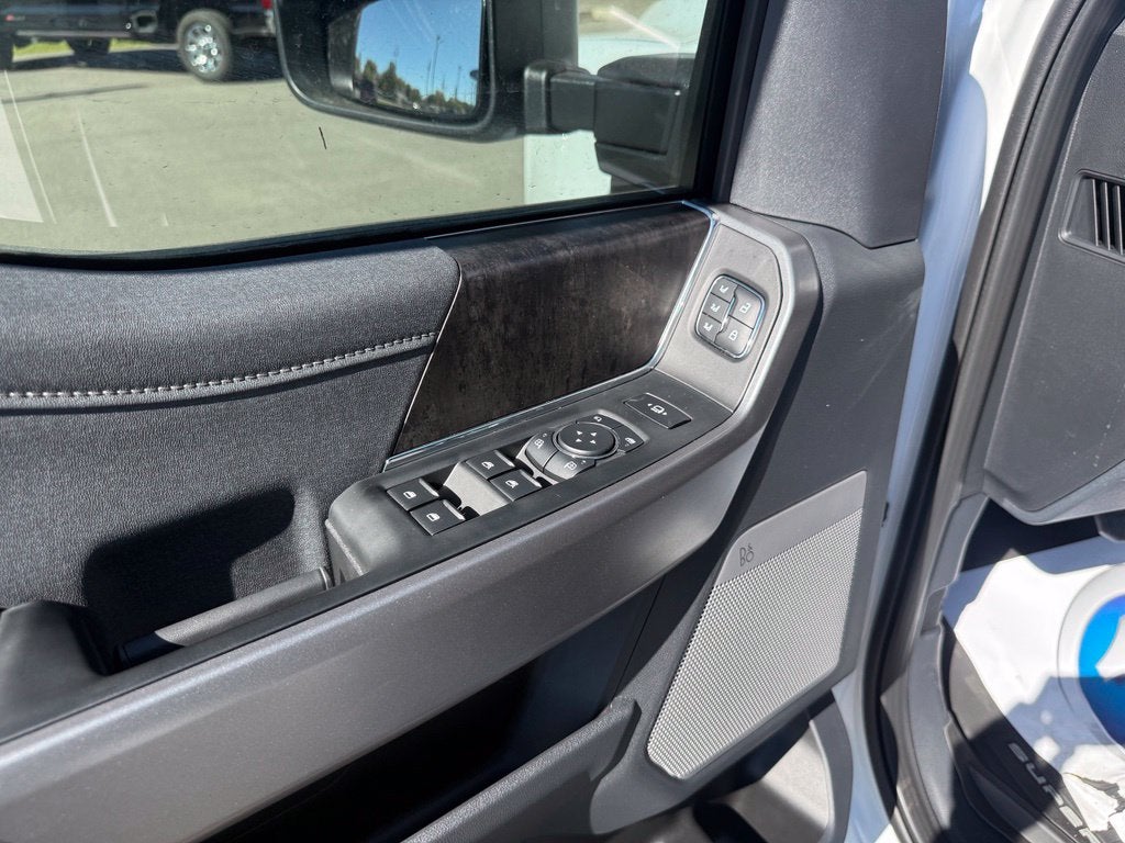 2027 Ford F-350SD Lariat