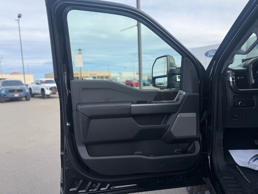 2026 Ford F-350SD Lariat Black Appearance Pkg