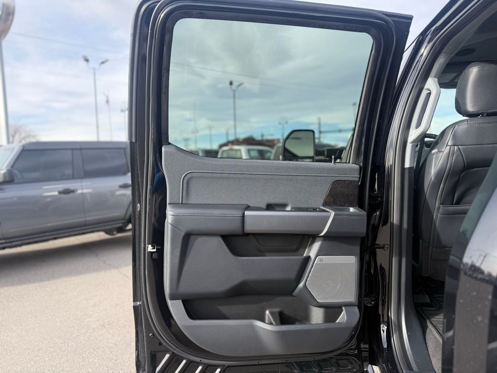 2026 Ford F-350SD Lariat Black Appearance Pkg