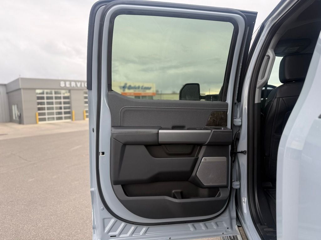 2026 Ford F-350SD Lariat Black Appearance Pkg