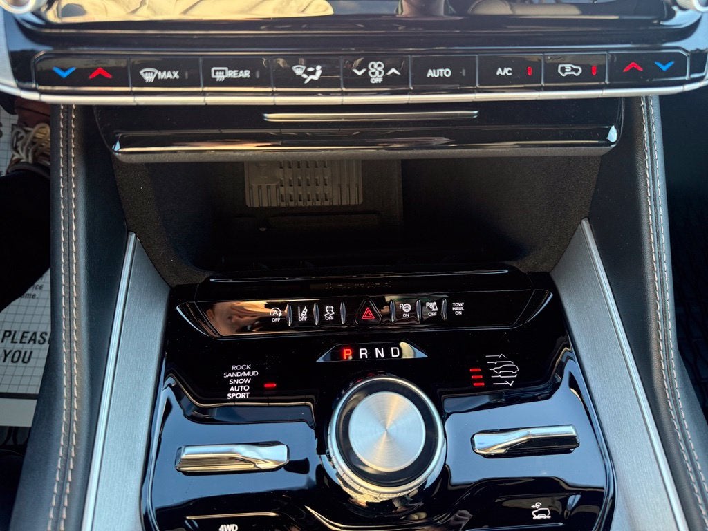 2027 Jeep Grand Wagoneer GRAND WAGONEER UPLAND 4X4