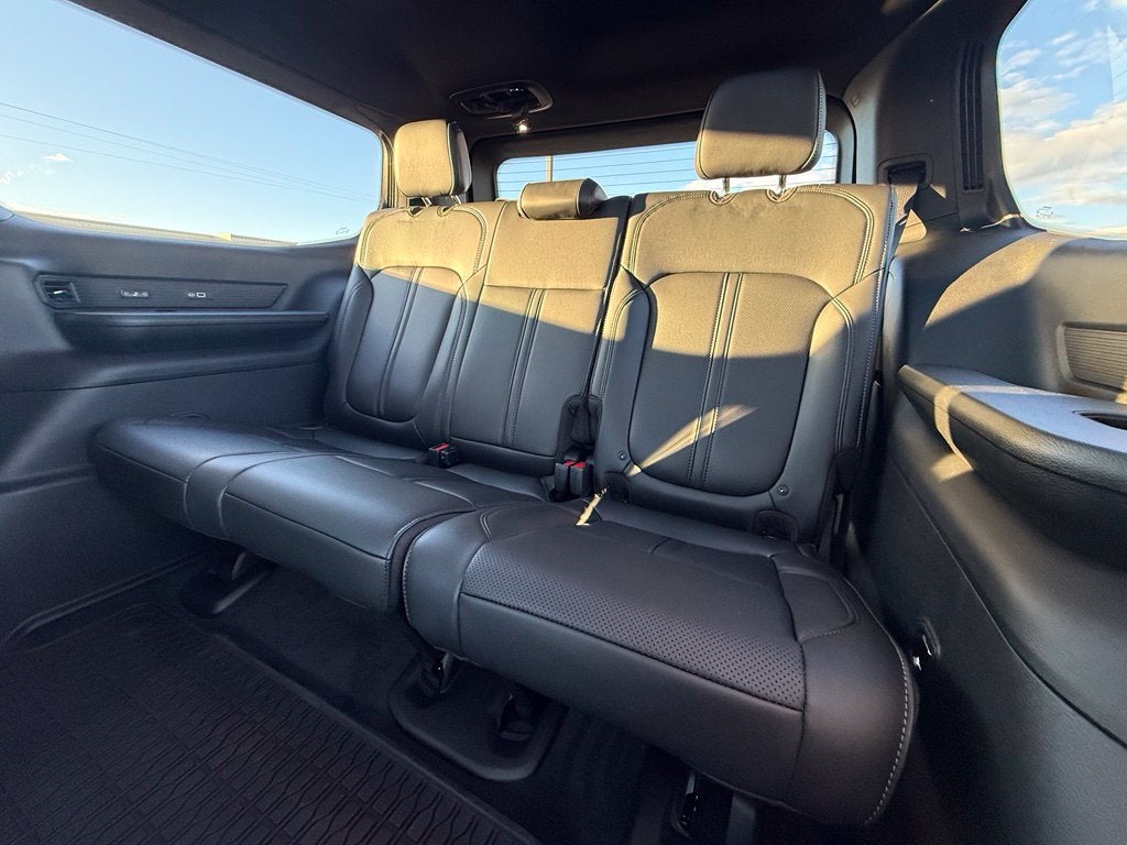 2027 Jeep Grand Wagoneer GRAND WAGONEER UPLAND 4X4
