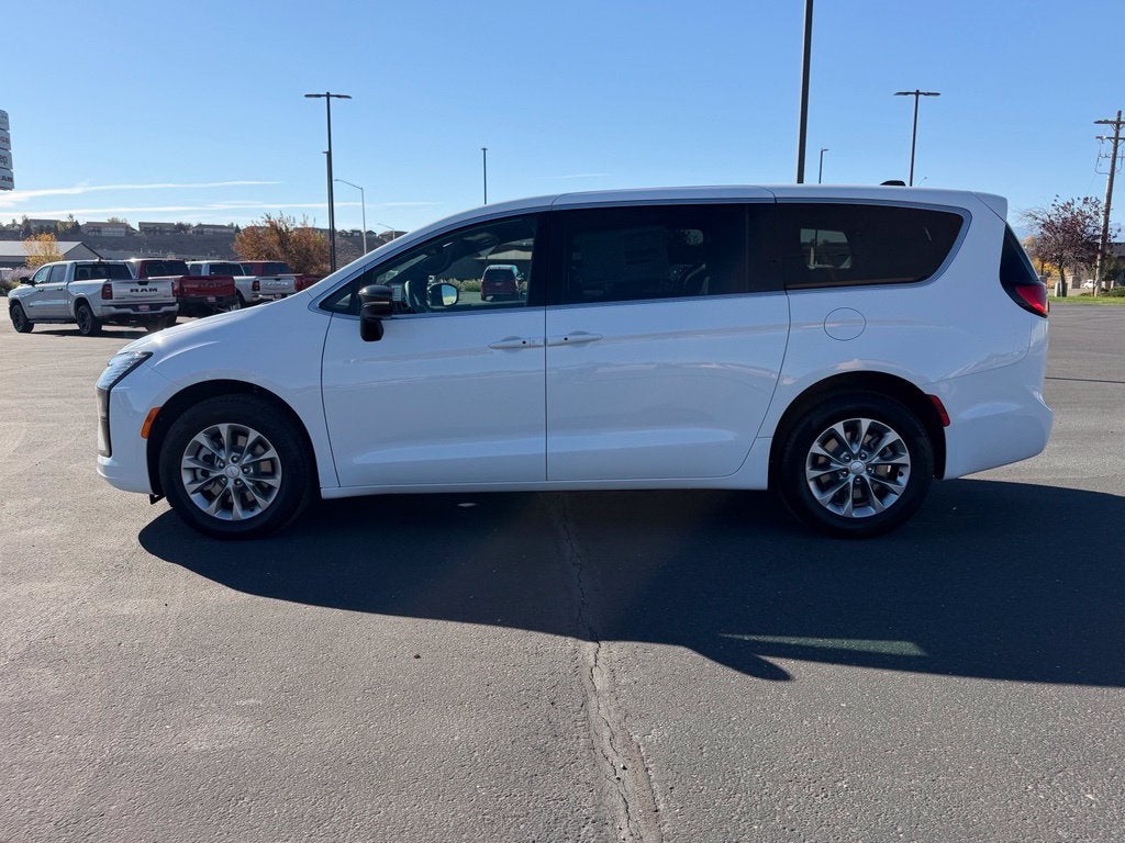 2027 Chrysler Pacifica PACIFICA SELECT AWD