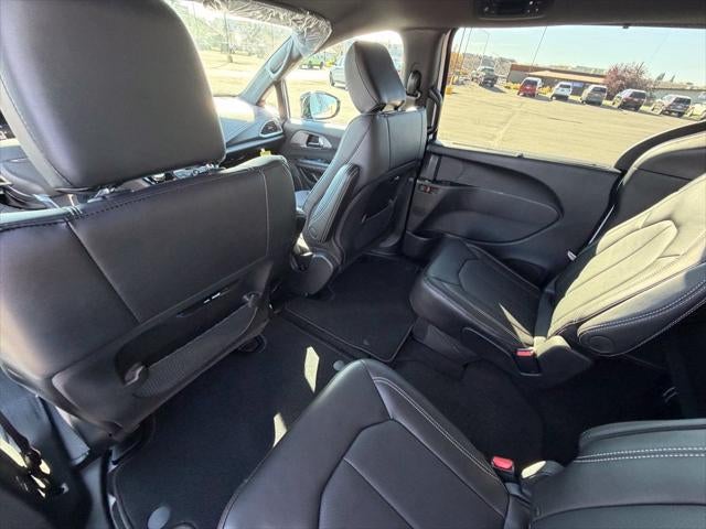 2027 Chrysler Pacifica PACIFICA SELECT AWD
