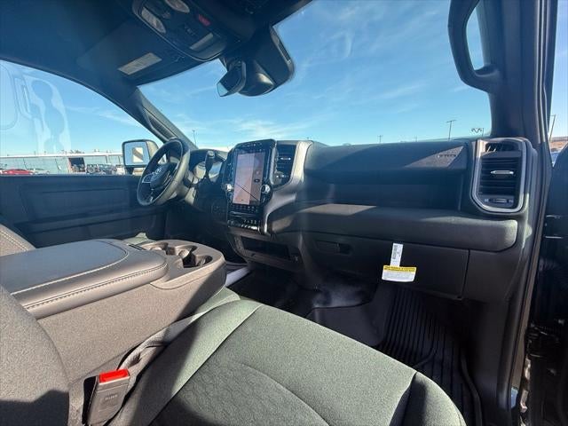 2027 RAM 2500 2500 TRADESMAN CREW CAB 4X4 6'4' BOX