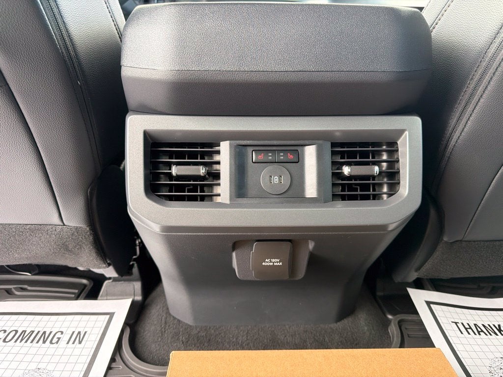 2027 Ford F-350SD Lariat Black Appearance Pkg.