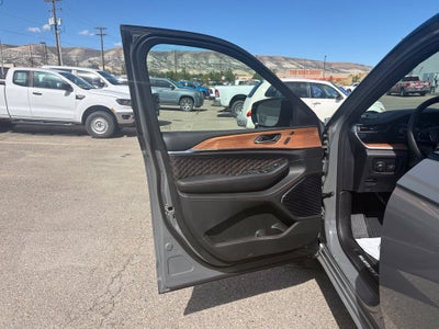 2027 Jeep Grand Cherokee Summit
