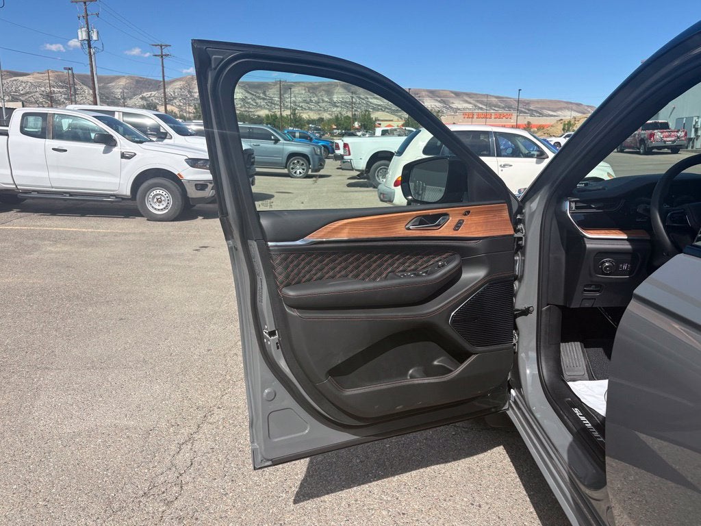 2027 Jeep Grand Cherokee Summit