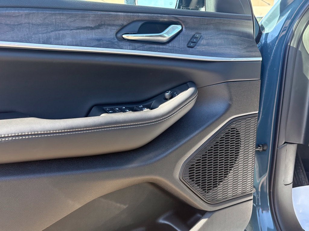 2027 Jeep Grand Cherokee L Limited