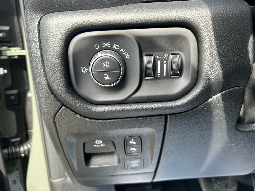 2026 RAM Ram 1500 1500 LAIE CREW CAB 4X4 5'7' BOX