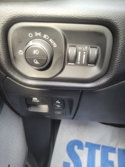 2026 RAM Ram 1500 1500 LAIE CREW CAB 4X4 5'7' BOX