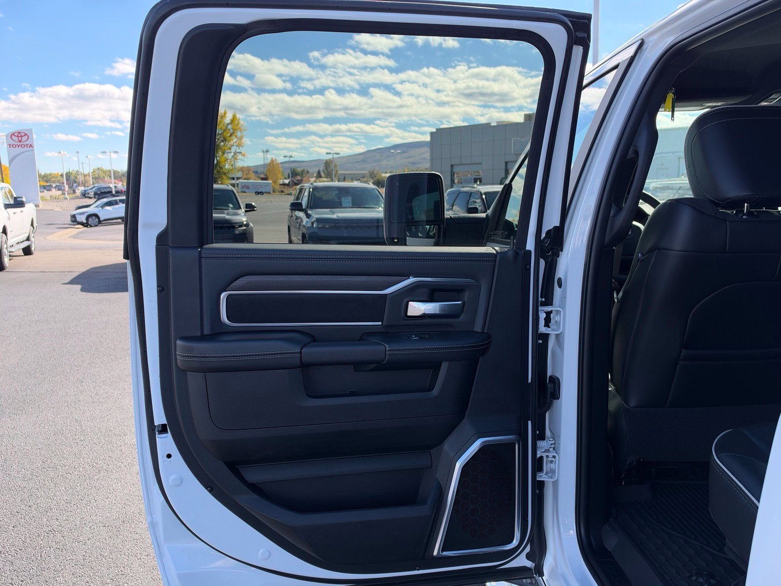 2027 RAM 3500 3500 LAIE CREW CAB 4X4 8' BOX
