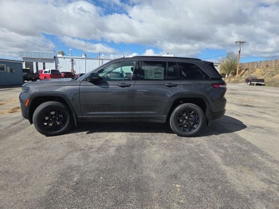 2026 Jeep Grand Cherokee Laredo Altitude