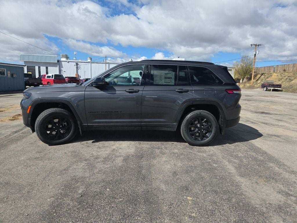2026 Jeep Grand Cherokee Laredo Altitude