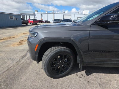 2026 Jeep Grand Cherokee Laredo Altitude