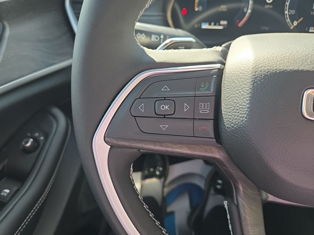2026 Jeep Grand Cherokee Laredo Altitude