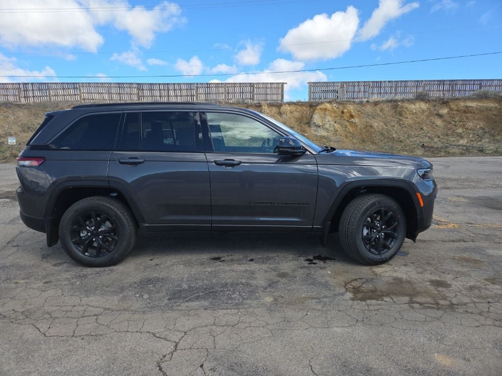 2026 Jeep Grand Cherokee Laredo Altitude