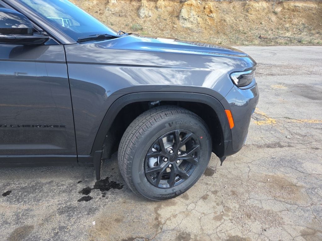 2026 Jeep Grand Cherokee Laredo Altitude