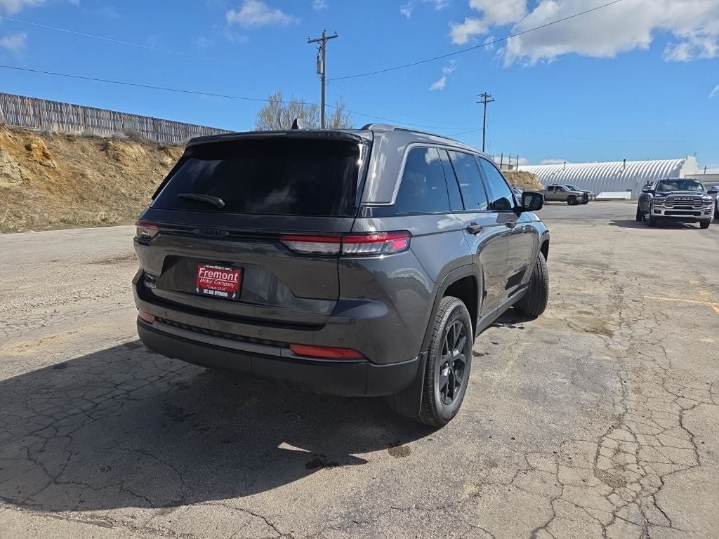 2026 Jeep Grand Cherokee Laredo Altitude