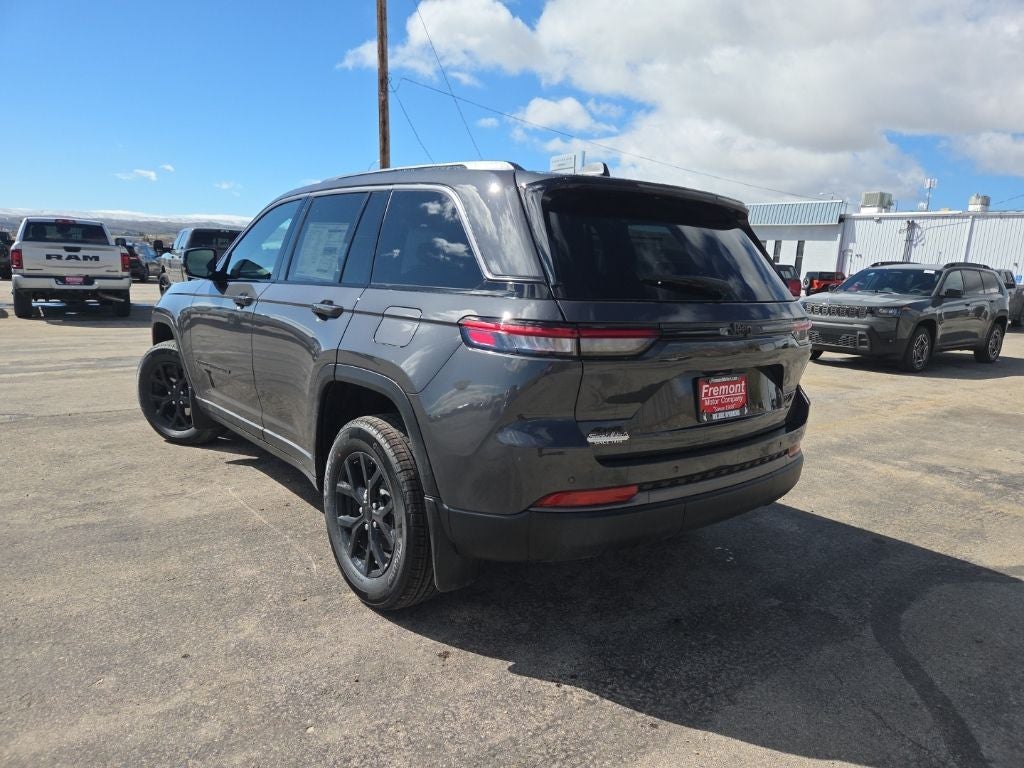 2026 Jeep Grand Cherokee Laredo Altitude
