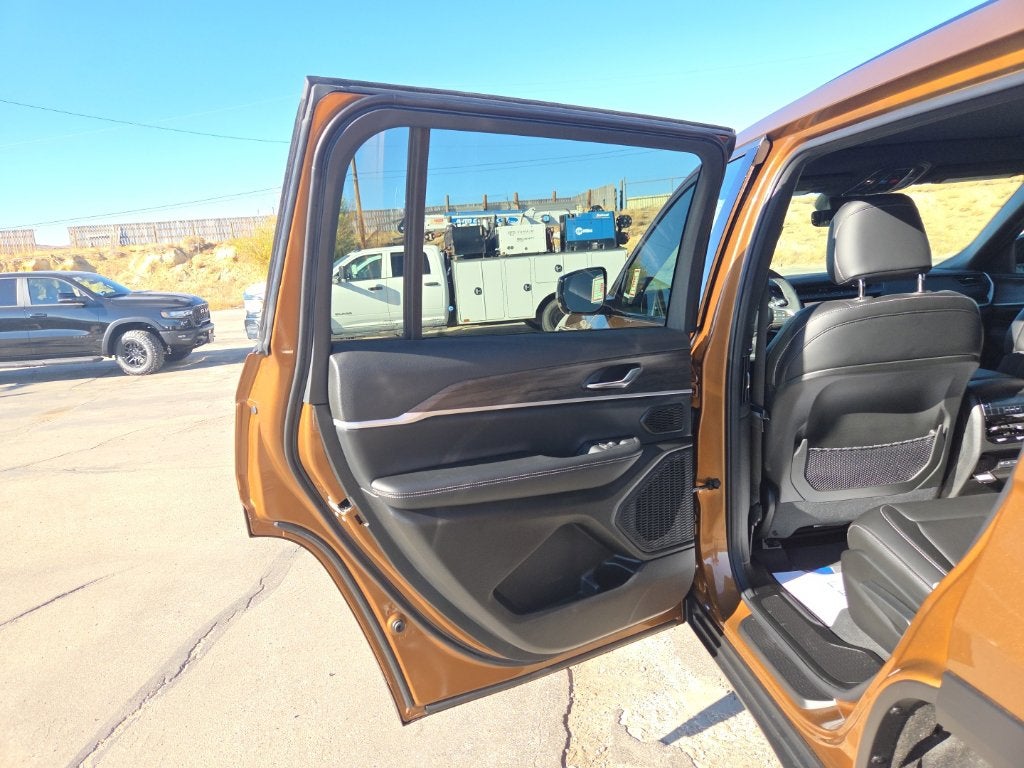 2027 Jeep Grand Cherokee L Limited