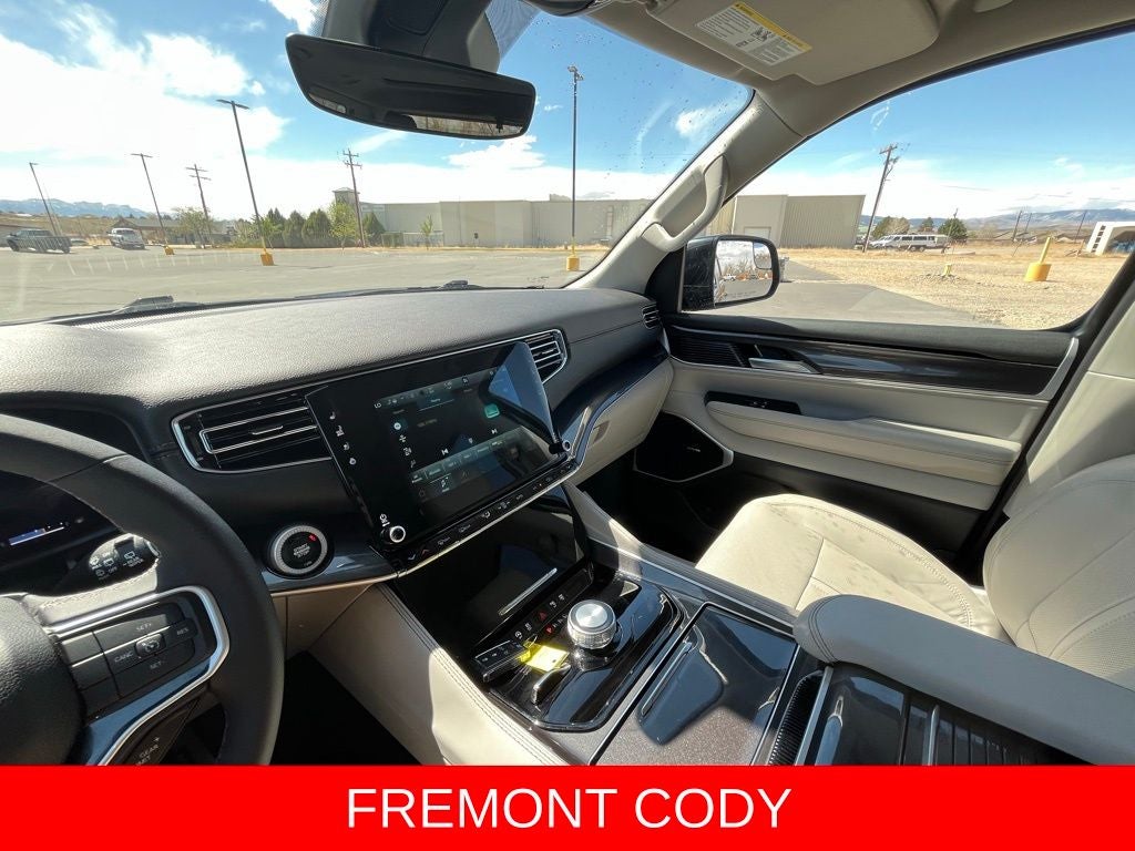 2023 Jeep Wagoneer Base