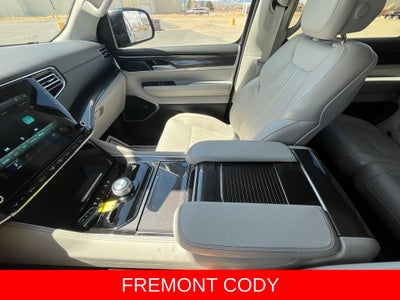 2023 Jeep Wagoneer Base