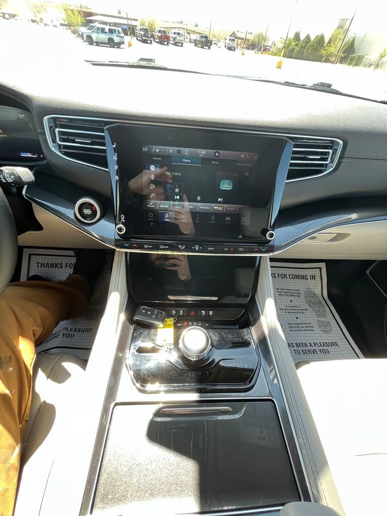 2023 Jeep Wagoneer Base