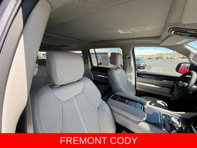 2023 Jeep Wagoneer Base