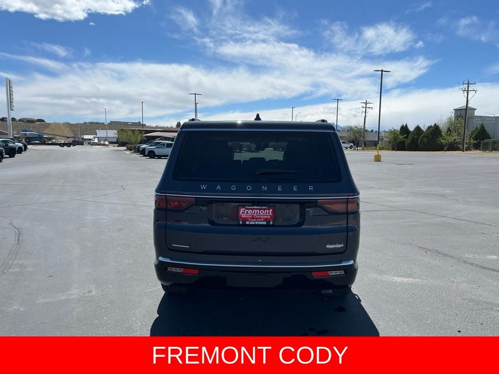 2023 Jeep Wagoneer Base