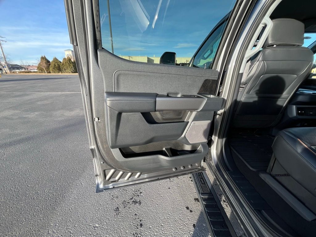 2026 Ford F-350SD Lariat Black Appearance Pkg