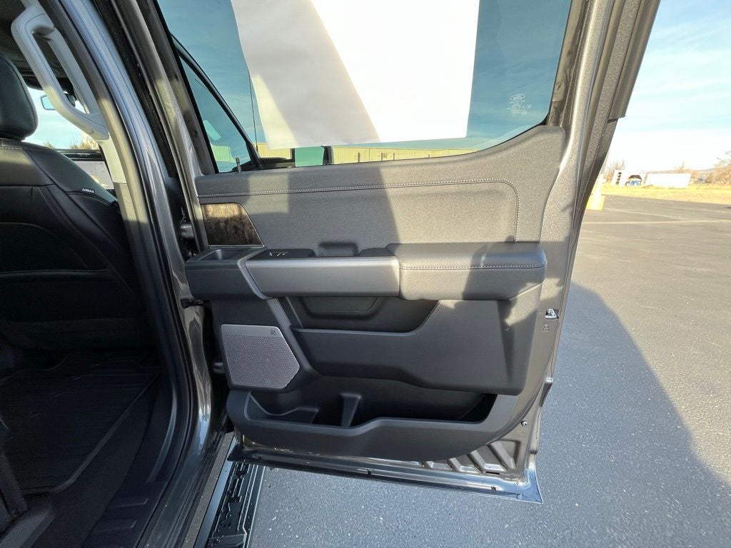 2026 Ford F-350SD Lariat Black Appearance Pkg