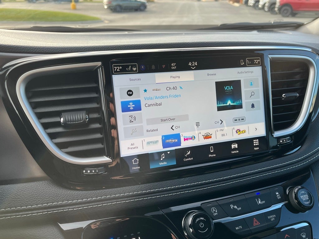 2026 Chrysler Pacifica Select