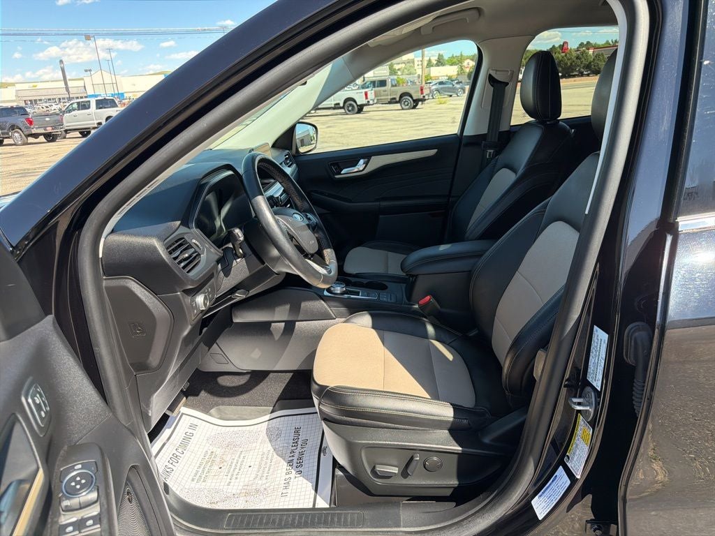2022 Ford Escape Hybrid Titanium