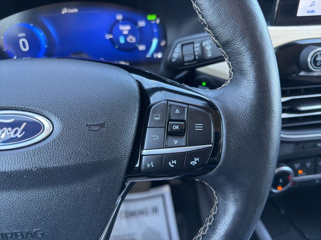 2022 Ford Escape Hybrid Titanium
