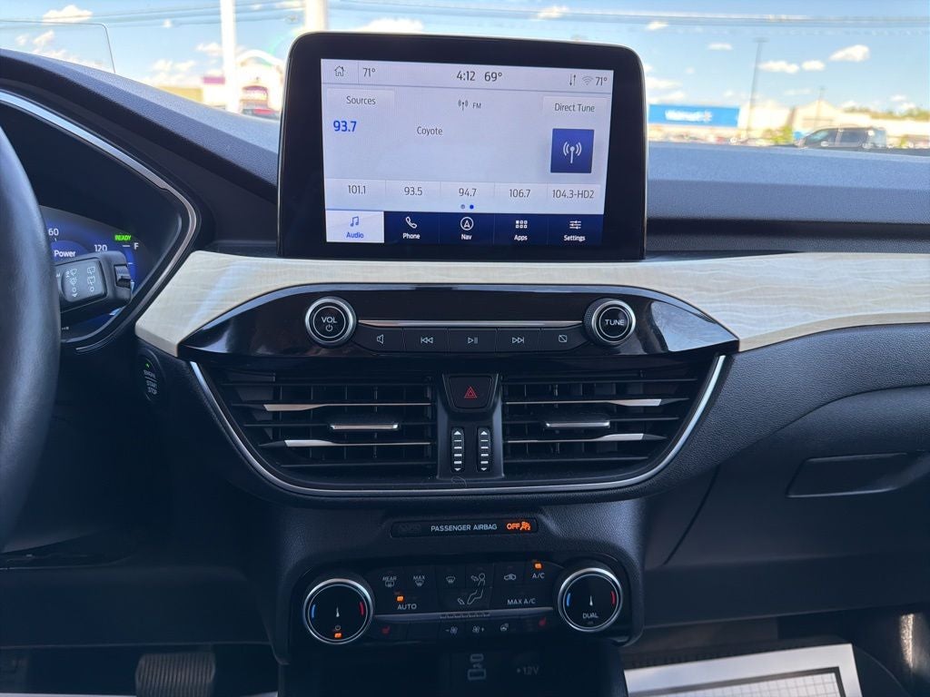 2022 Ford Escape Hybrid Titanium