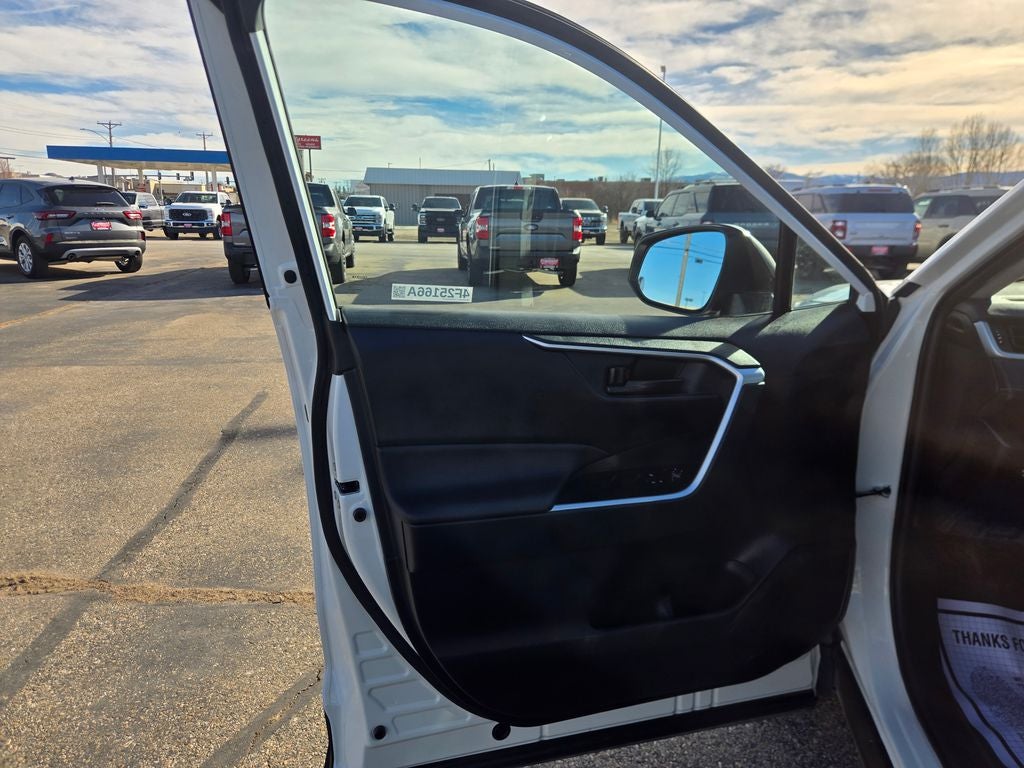 2025 Toyota RAV4 LE