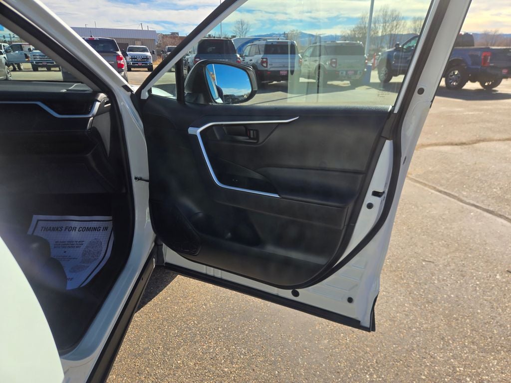 2025 Toyota RAV4 LE